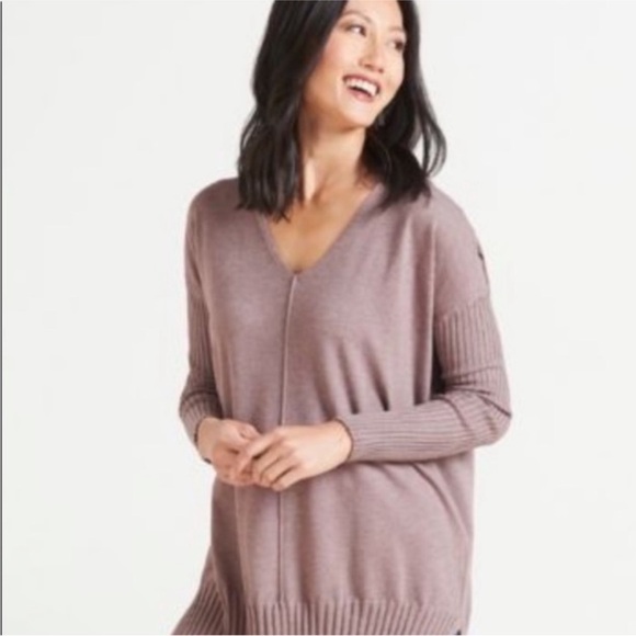 Evereve V-neck pullover sweater - Picture 1 of 4